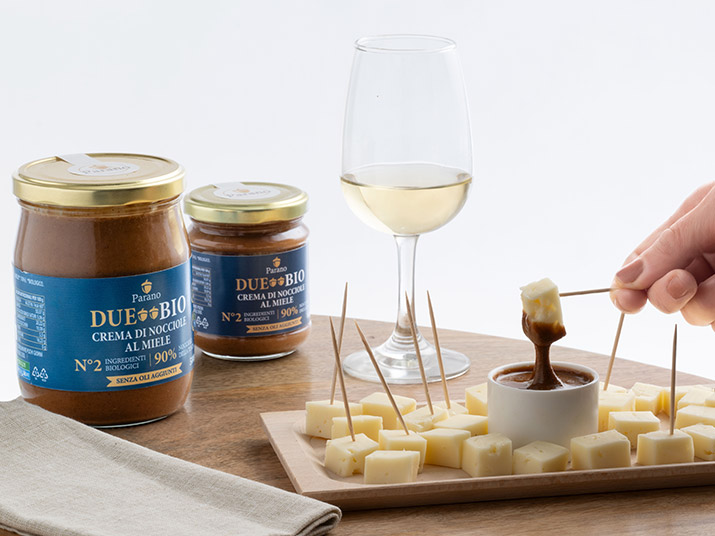 DueBIO - Crema di nocciole per aperitivo, con formaggi