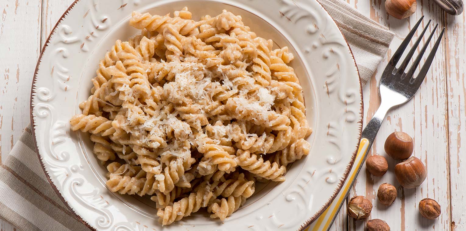 Recipe: fusilli with ricotta cheese and hazelnut pesto